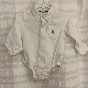 Baby Gap long sleeve white button up with bear on front pocket, snap close.